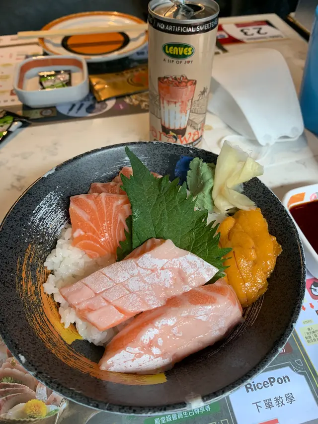 三文魚腩海膽丼
