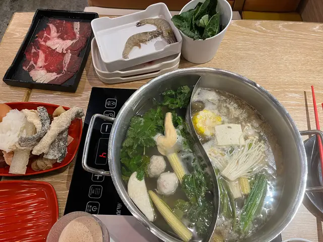 啲酸菜乜乜物物都係唔好亂試,呢啲北方口味香港人唔係咁食得慣,我大部分時間都係喺芫茜皮蛋嗰邊淥。