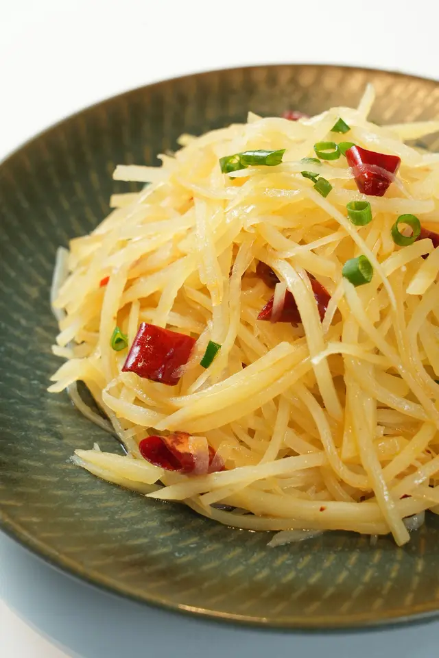 酸辣炒土豆絲 Shredded Potato in Sour & Spicy Sauce