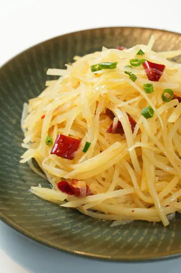 酸辣炒土豆丝 Shredded Potato in Sour & Spicy Sauce
