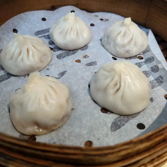 蘇式鮮肉小籠包 Steamed Shanghai Soup Dumpling