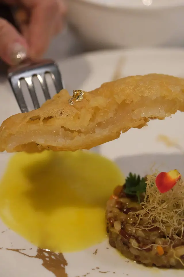 藏紅花汁燴脆皮花膠扒