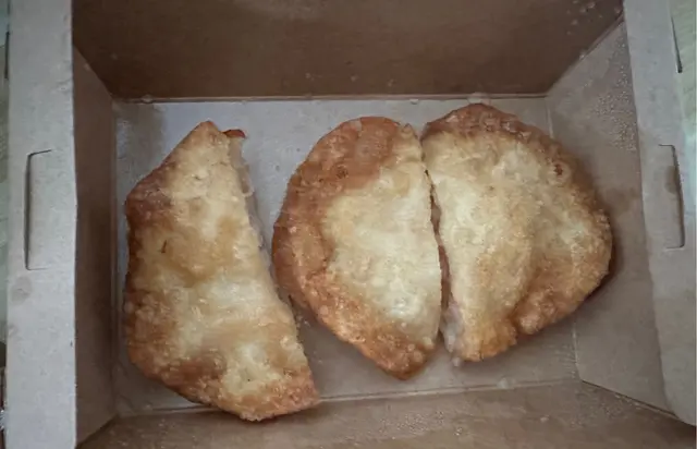 老公見到已經急不及待拎咗件嚟食，大讚入面真係有蝦，唔係坊間嘅蝦膠，真心好味😋