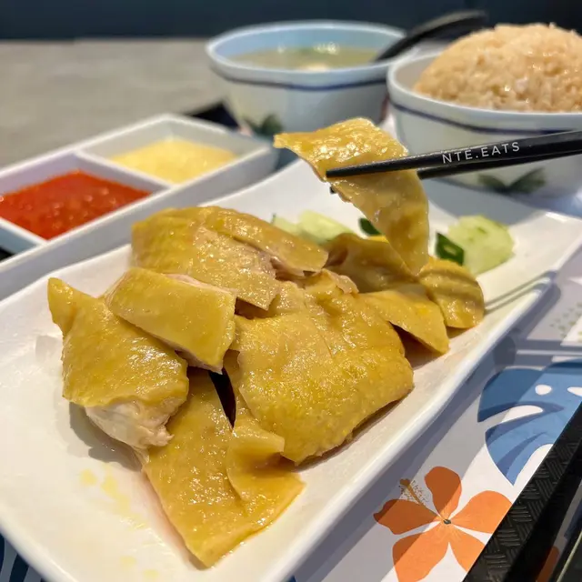 海南雞飯配蘇東魚丸雞湯