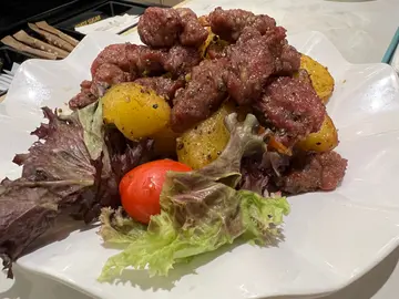 蜜椒薯仔牛柳粒