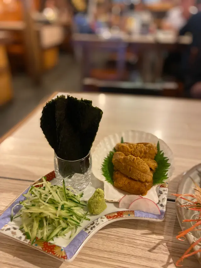 紫菜配海膽卷
