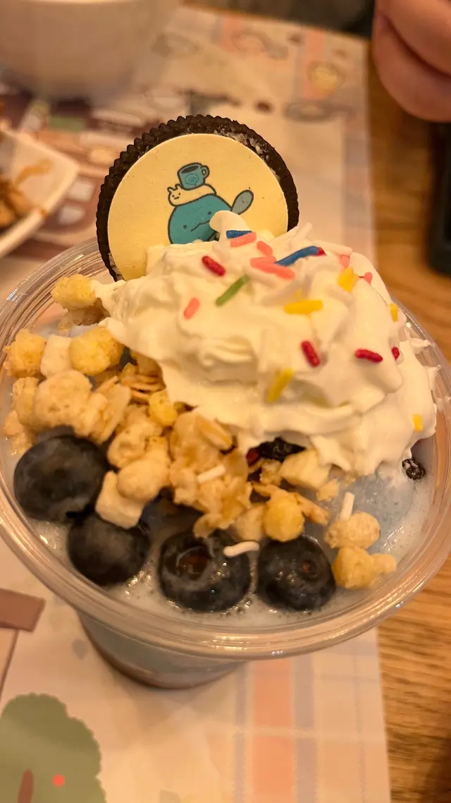 蜥蜴蝶豆花藍莓沙冰