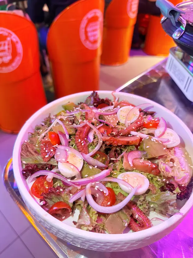 醬油八爪魚配沙律菜