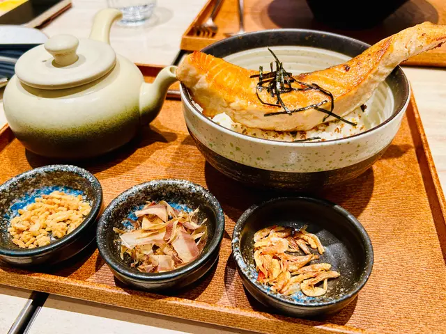 茶香三文魚湯漬飯