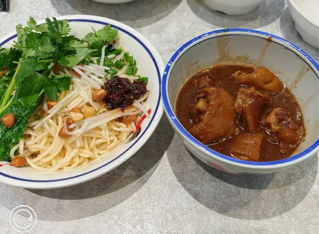 沖繩黑糖豬手麻辣撈麵