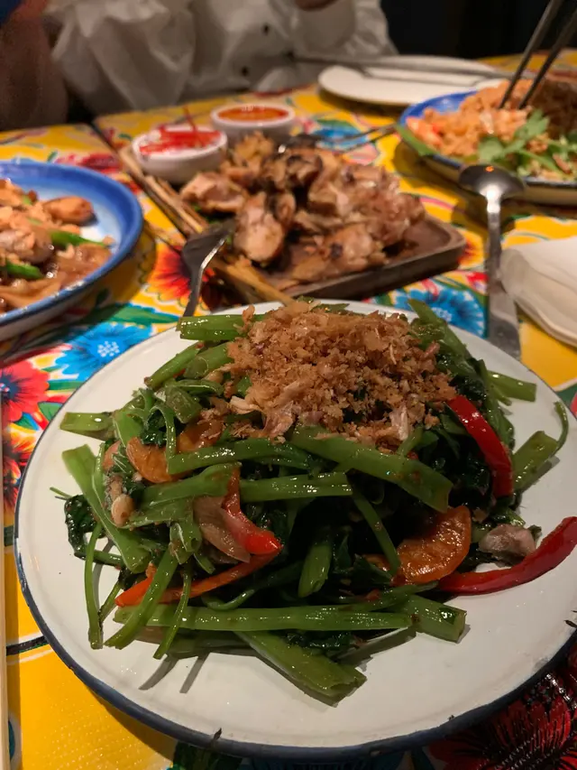Pak Boong Kapi Fai Daeng