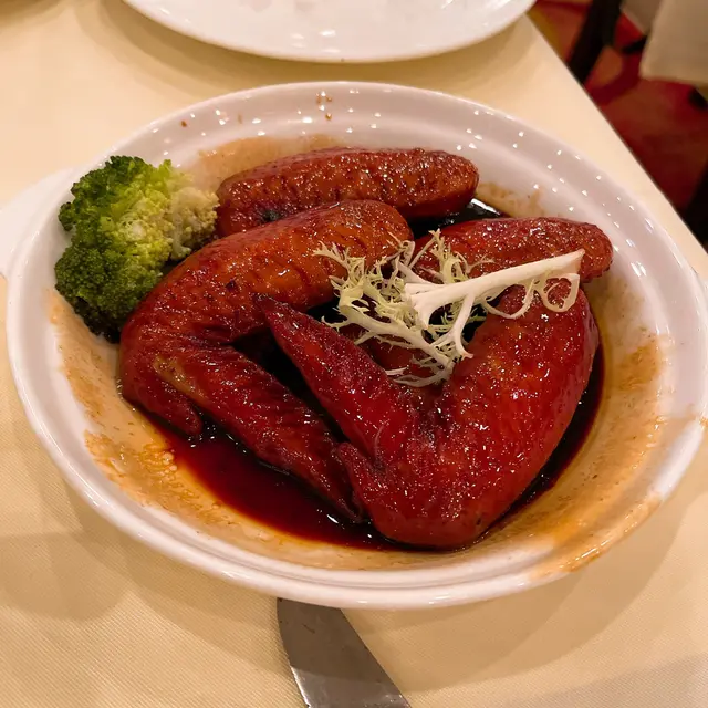 招牌菜之一，瑞士汁整得幾好味，而且非常入味，如果再加多少少香料味向層次方面會更豐富，性價比雖然有點低，但值得一試的