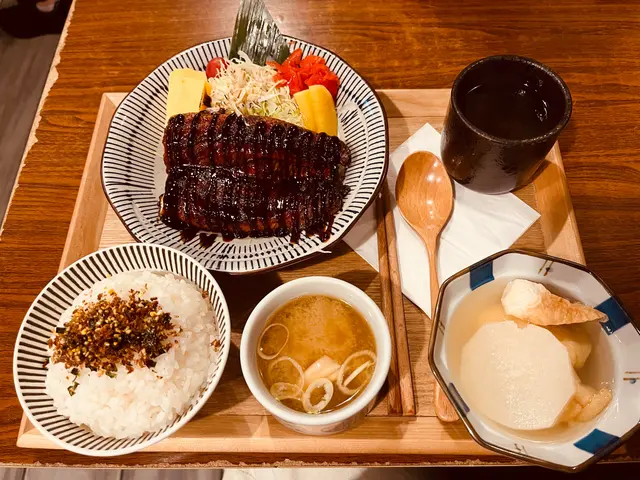 半條鰻魚飯$76+定食$30