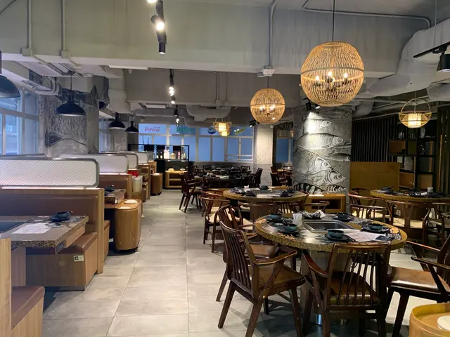 裝潢挺優雅,有些中式感