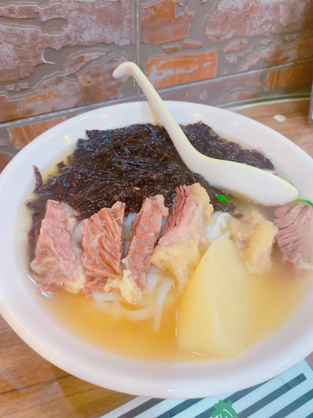 招牌清湯腩河粉加紫菜