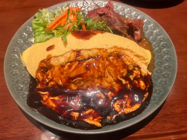 日式紅酒燉牛面肉蛋包飯