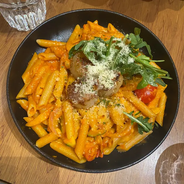 煎北海道帶子伏特加蕃茄奶油長通粉 