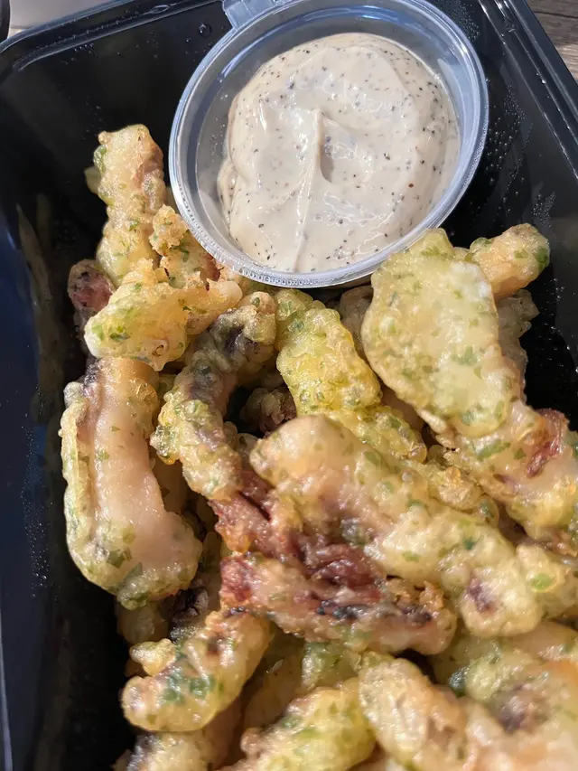 磯燒魷魚天婦羅配黑椒蛋黃醬