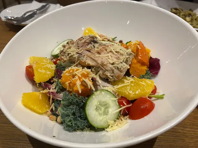 烤雞配燒南瓜羽衣甘藍沙律