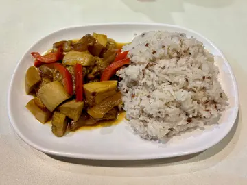 味菜面筋炒鸡脾菇饭