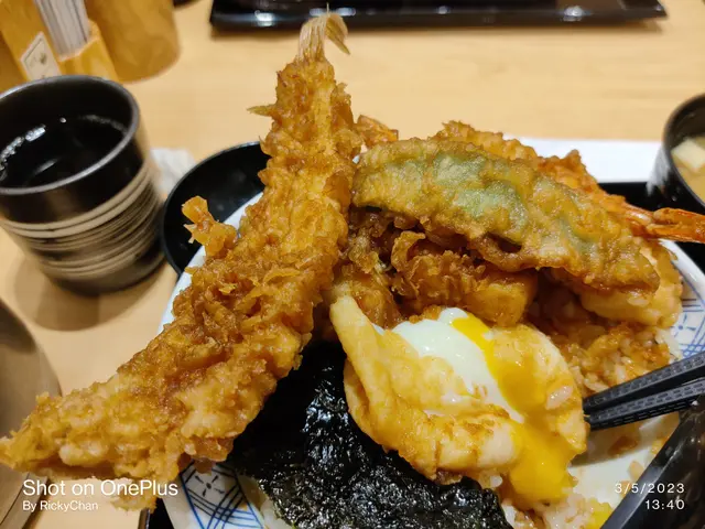 油淋淋 ~  唔脆~ 裡面唔熱~