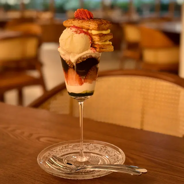 士多啤梨拿破崙抹茶芭菲