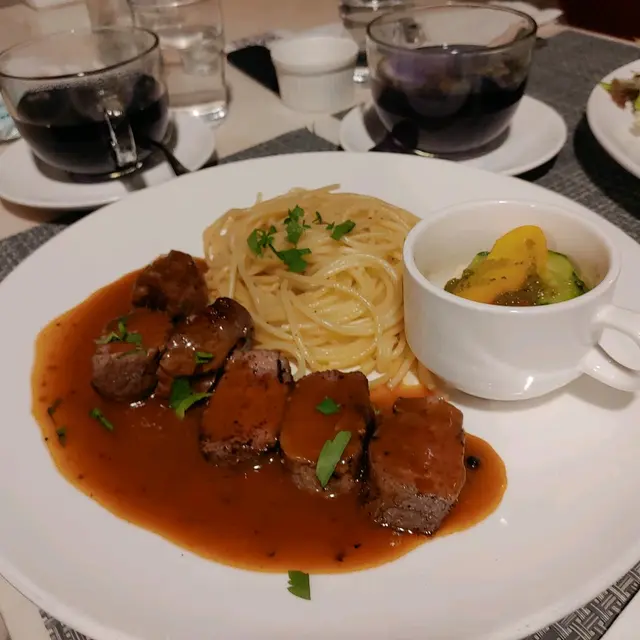 低温慢煮羊脾肉配意粉