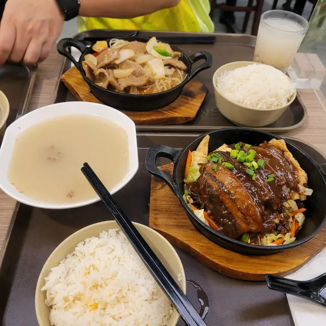 梅菜扣肉／金菇肉片粉絲煲