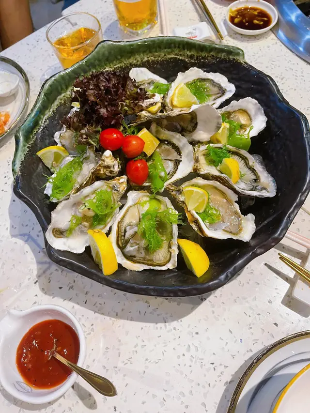 每隻蠔都飽滿又肥厚