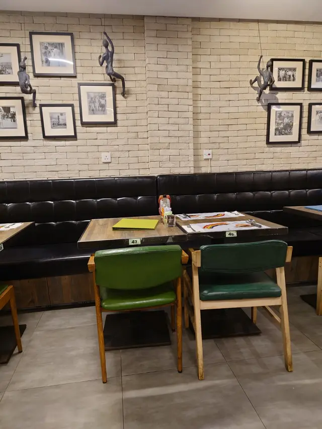 裝修有懷舊的感覺，環境都乾净，就算係女仔都會覺得ok。