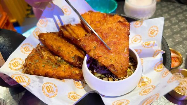 煎得好香口,泡菜味道酸酸辣辣,惹味又醒胃。