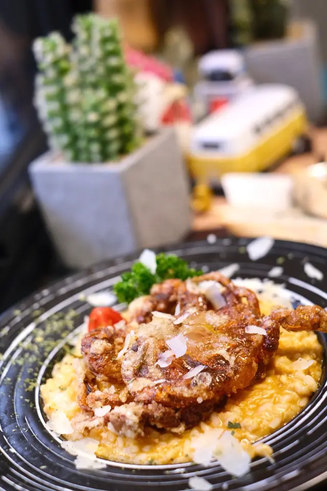 原隻軟殼蟹龍蝦汁蟹肉海鮮意大利飯