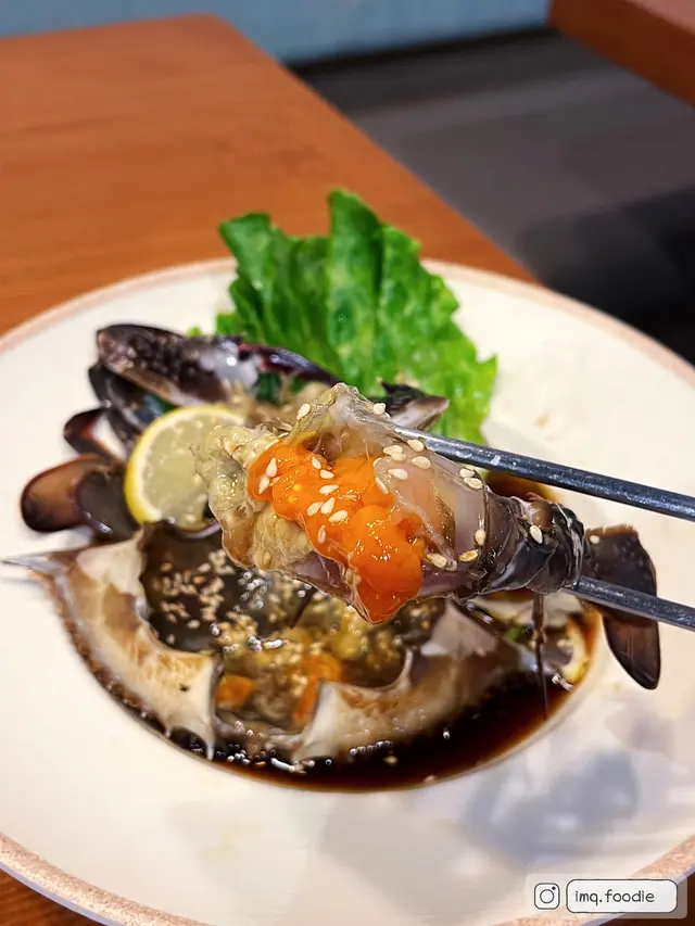 醬油蟹味道鮮嫩，蟹黃份量十足！