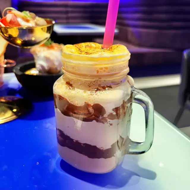 布蕾奶蓋榛子咖啡沙冰