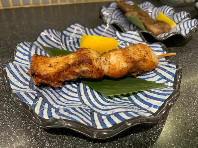 四周燒得金黃