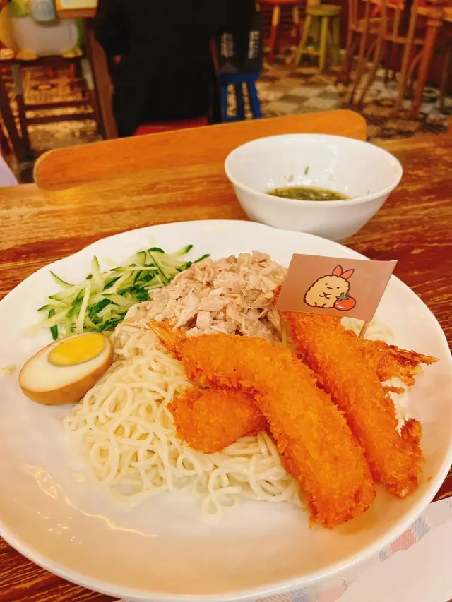 炸蝦尾雞絲拌麵