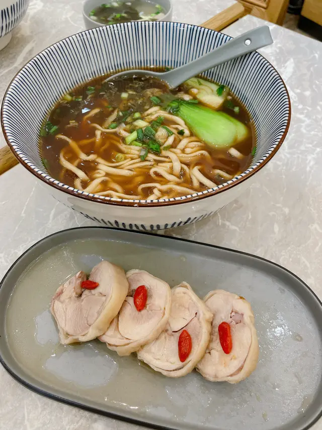 古早花雕雞卷配手工麵