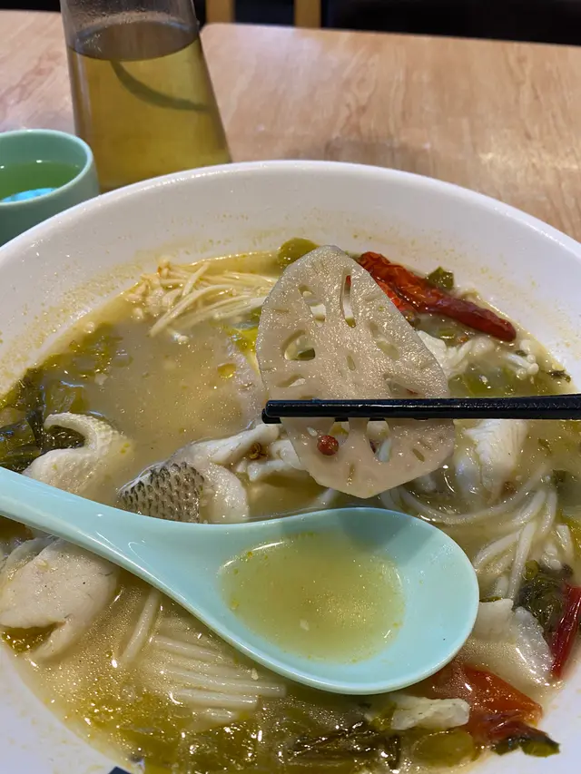 老壇酸菜魚米線入面片蓮藕