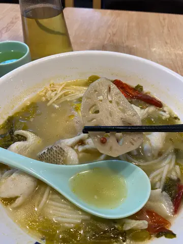 老壇酸菜魚米線入面片蓮藕