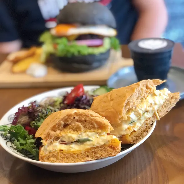 芝士蟹肉蛋沙律帕尼尼