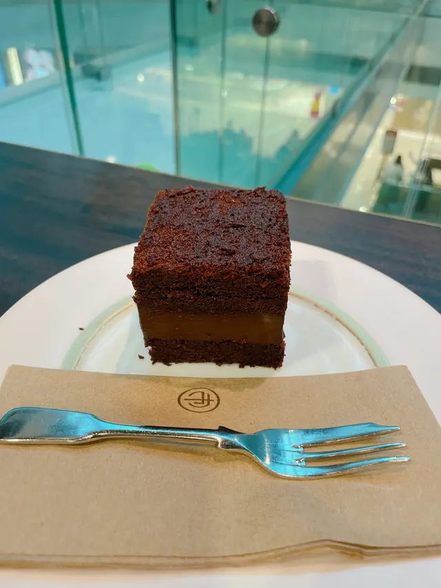 75%  chocolate  cake