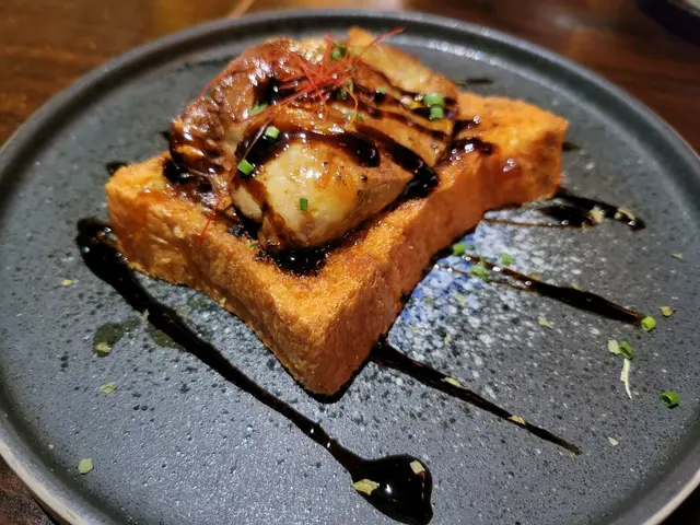 鵝肝多士伴黑醋士多啤梨醬