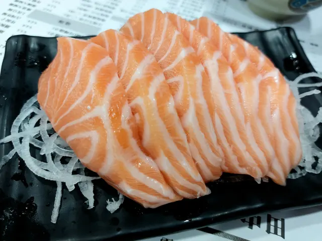 師傅切三文魚刺身嘅厚度有一隻手指咁厚,一旦咬落去,超級肥美嘅感覺,非常之鮮美,食完之後好有滿足感~哈哈👍👍👍