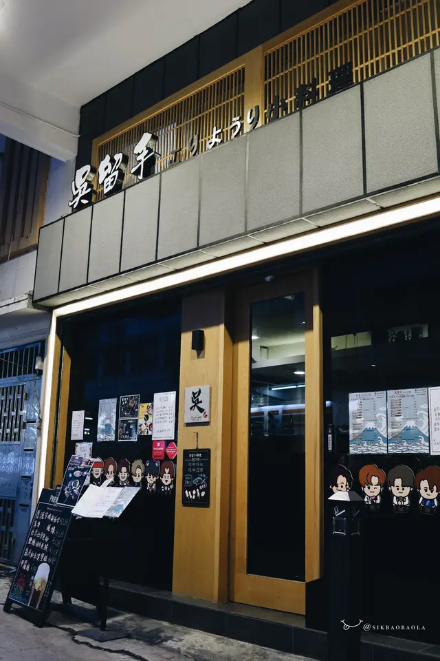 門口掛滿mirror公仔XD