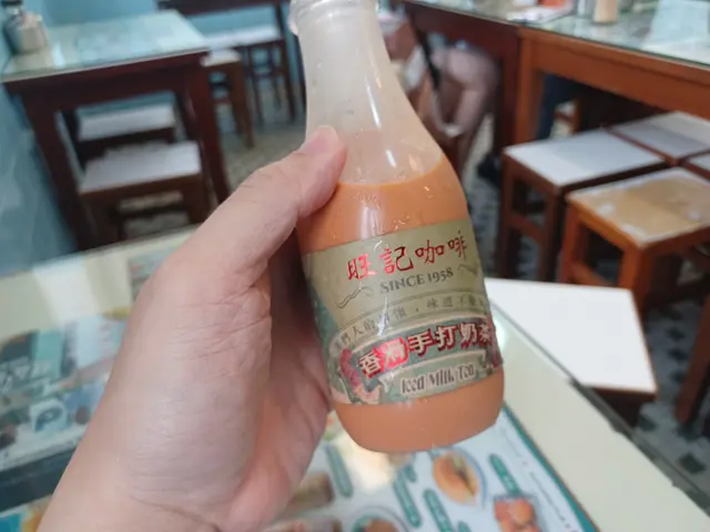 一定要入去買返支旺記咖啡$24。上樓上有雅座。個咖啡味好濃郁。