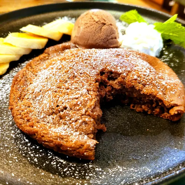 朱古力荷蘭鬆餅配朱古力雪糕