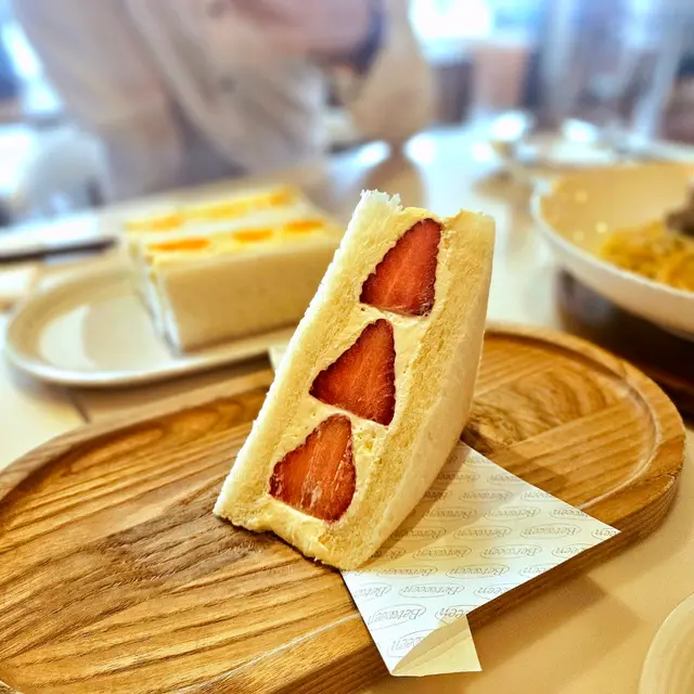 士多啤梨三文治