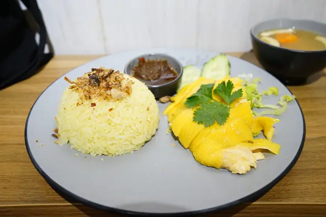 招牌去骨泰式海南雞飯(油飯)轉全脾