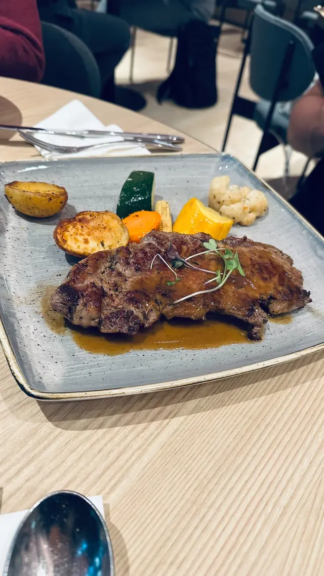 雖然小編就唔食牛，但據同事分享，分量好足，食落都ok，可惜小編就覺得油脂比較多，但整體不過不失啦。