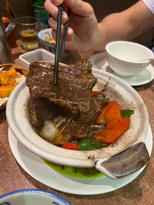  香爆黑椒牛仔骨煲